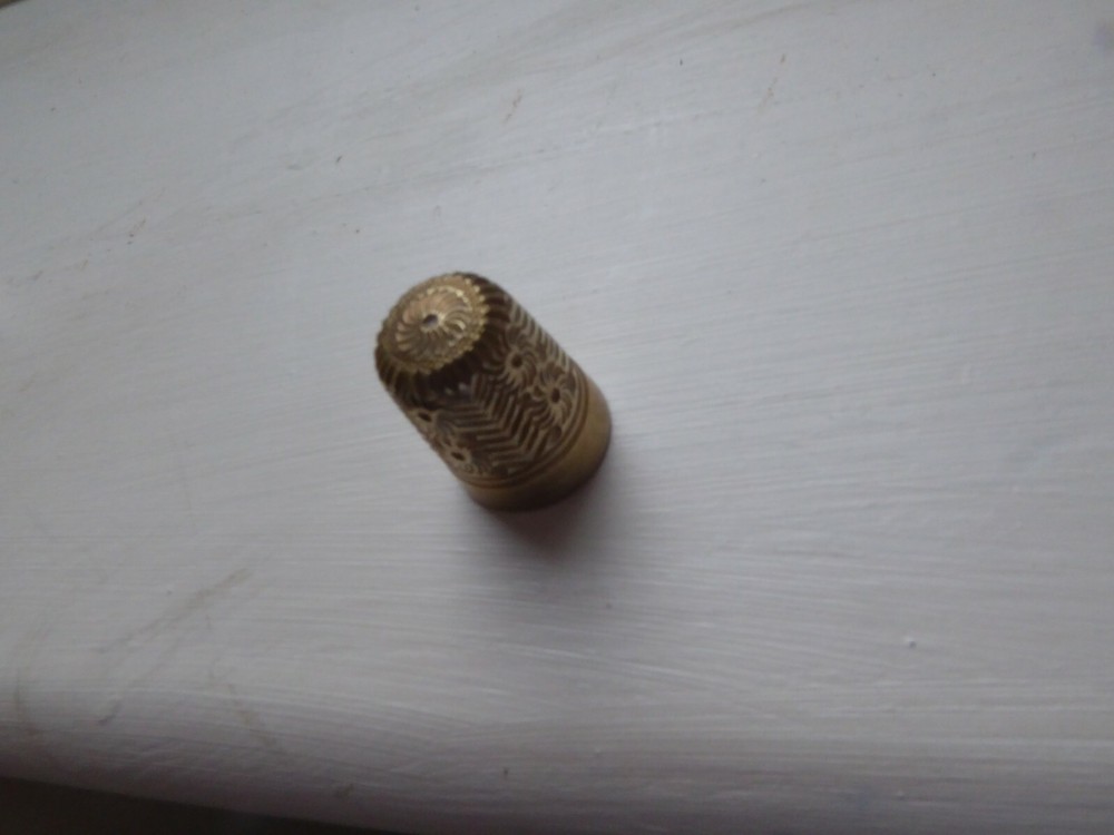 Silver / Brass (EPNS) Thimble floral pattern