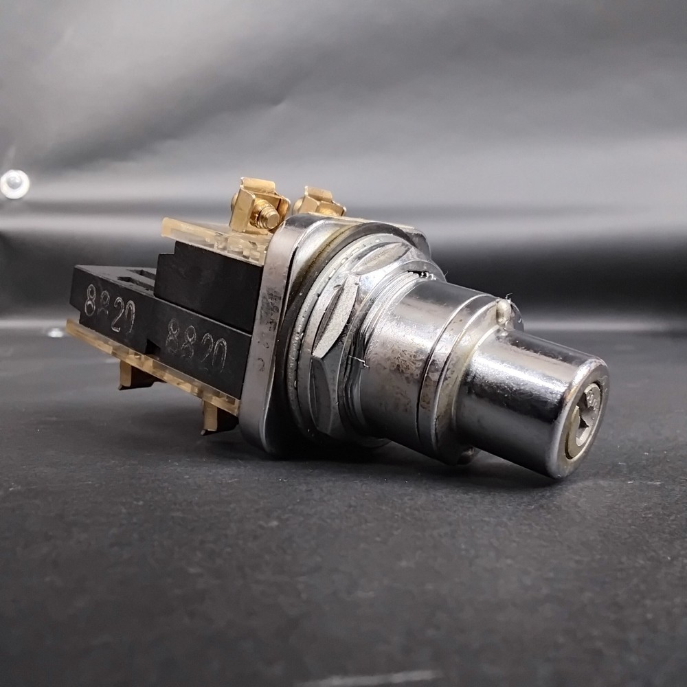 FURNAS 52SC6AE SER A KEYED SELECTOR SWITCH ($25 OBO)