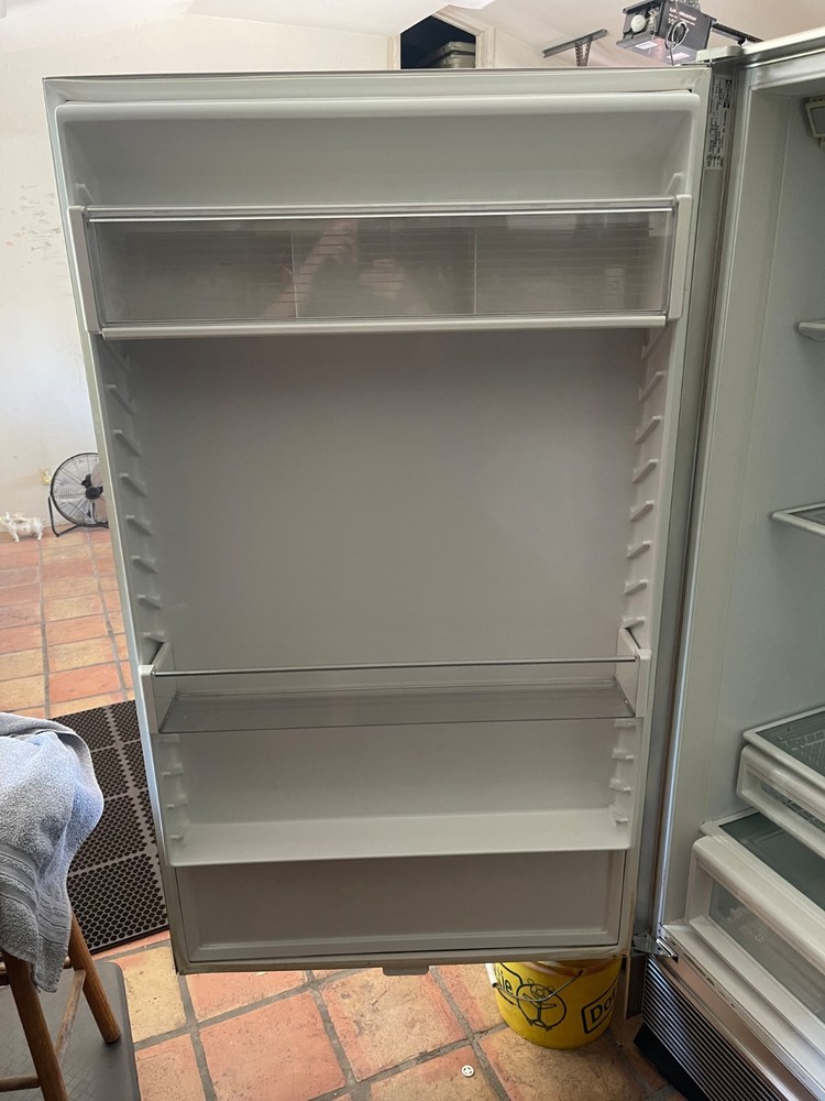 Sub-Zero Fridge Model/Serial:601R/P1504062