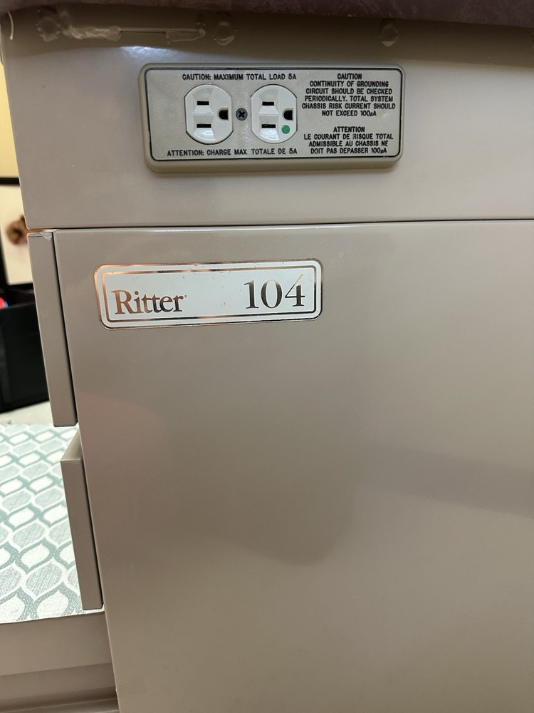 Midmark Ritter 104 Exam Table