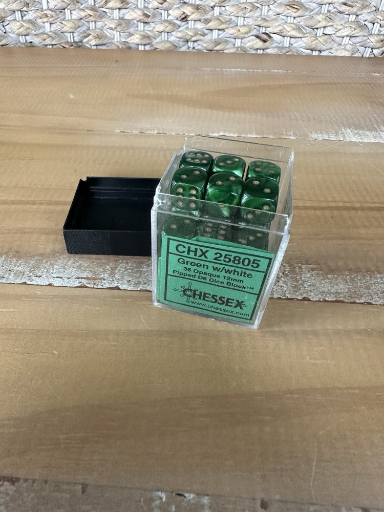 Warhammer Pre-Battle Sequence, Imperial Guard Codex, 33 Green W/white Dice