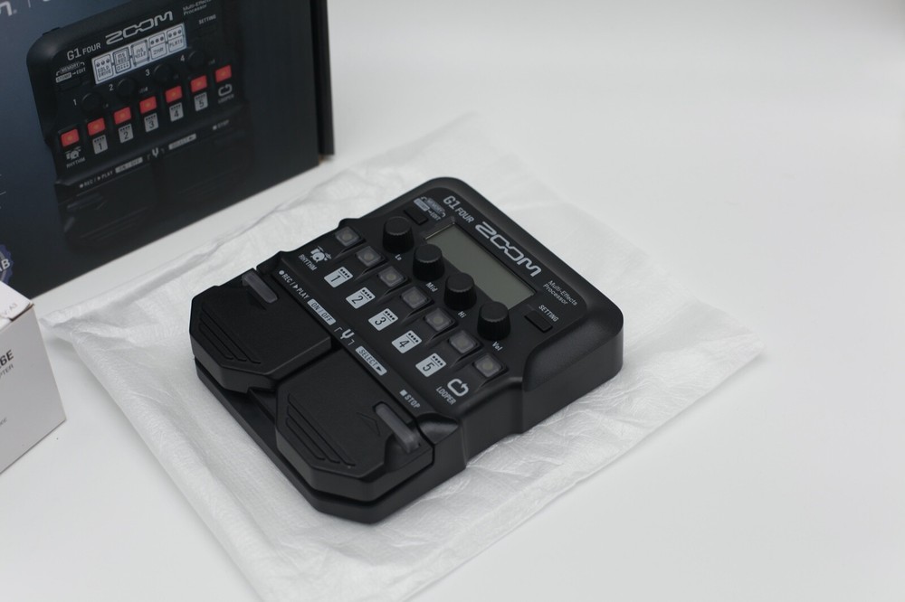MULTI-EFFECT ZOOM G1 WITH LOOPER DRUM PATTERN AND GUITAR AMPS