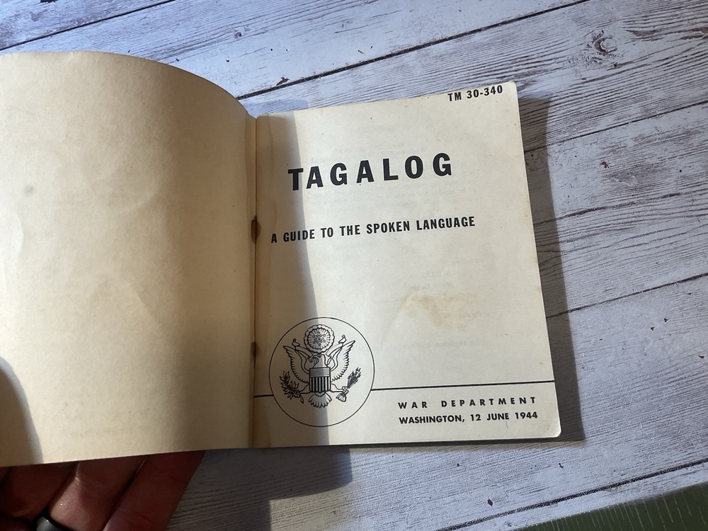 ORIGINAL WWII US SOLDIERS TAGALOG LANGUAGE GUIDE BOOK WITH NOTES 1944