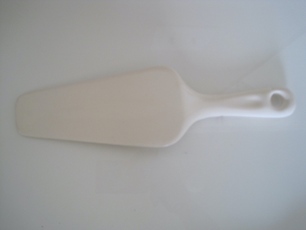 Currier & Ives Porcelain Christmas Winter Pie Server