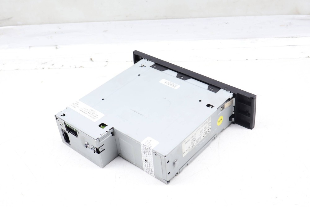 2007-2009 AUDI Q7 - 6 DISC CD Changer 4L0035111