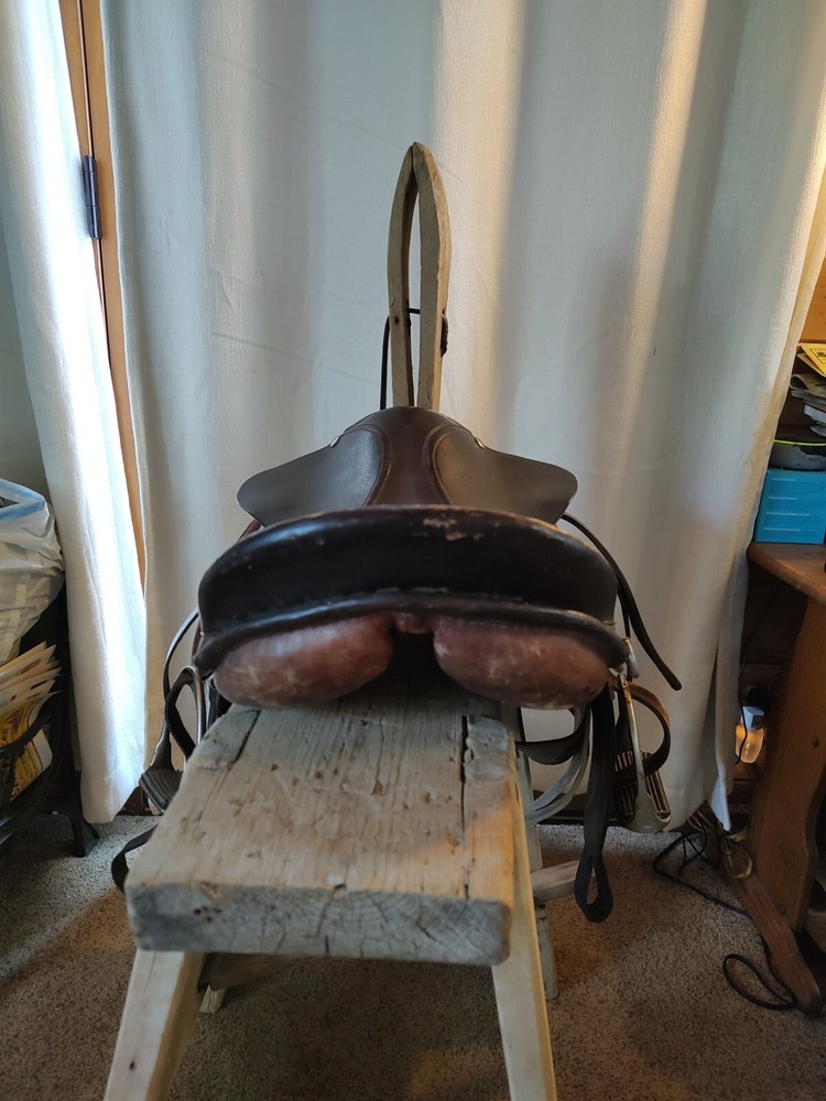 Silver Fox 17" English Saddle