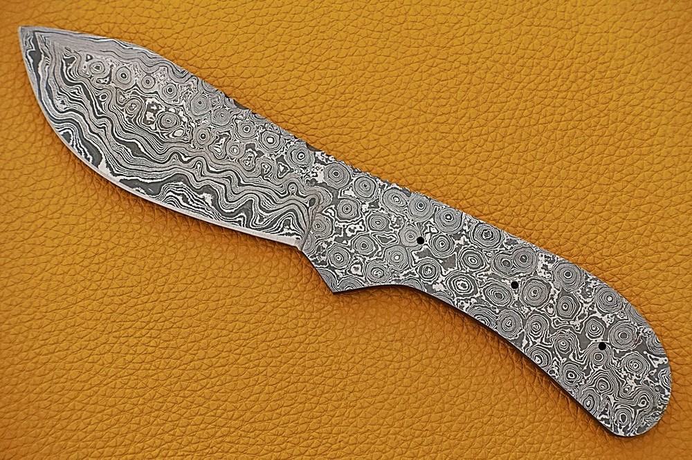 9" long rain drop pattern Damascus steel blade, 4.25" drop point cutting edge