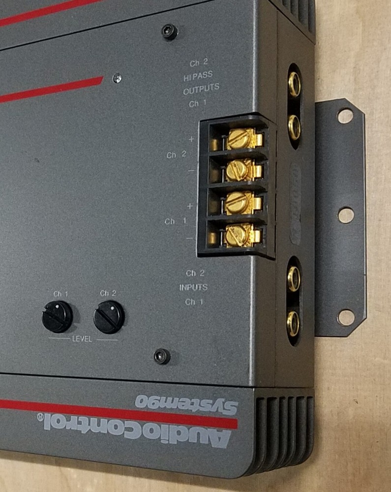 Old school AUDIO CONTROL epicenter 2xs crossover amplifier System 90 - Model 20