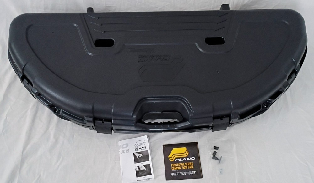 Mathews Switchback XT Compound Bow 27" RH Case Sight Rest Stabilizer Arrows Nice