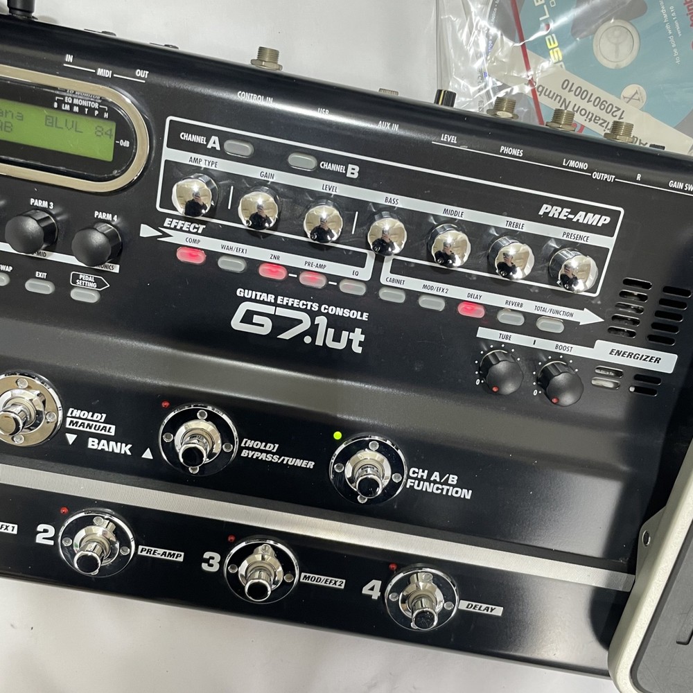 ZOOM G7.1ut Guitar Effects Pedals Console Multi Processor with Box andAdapter