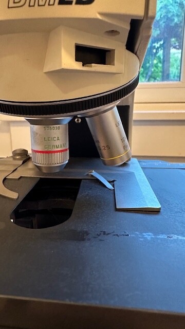 Leica Microscope DMLB W/ two objectives