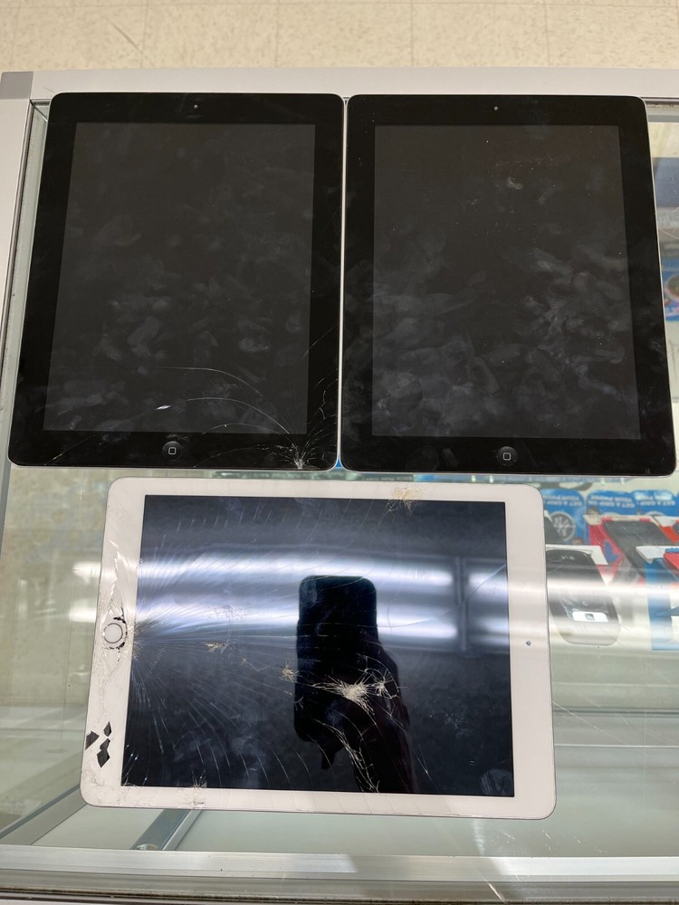 Apple iPad Lot of 3 | *READ DESCRIPTION*