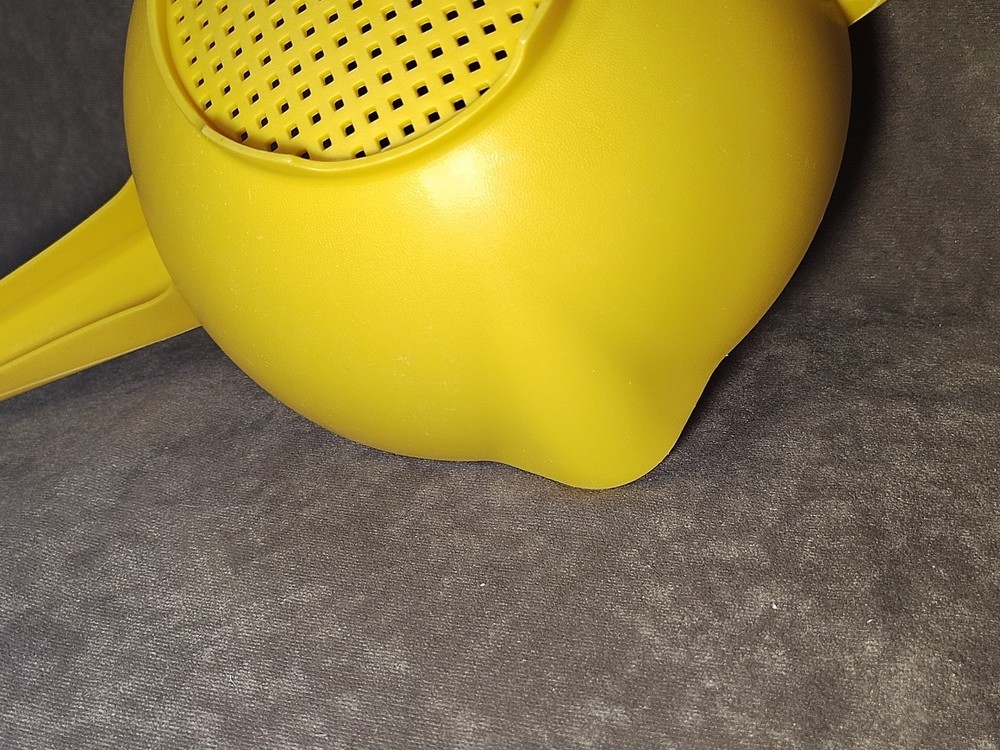 Vintage Tupperware #1200 1Qt & #1523 2Qt Colanders Strainers YELLOW
