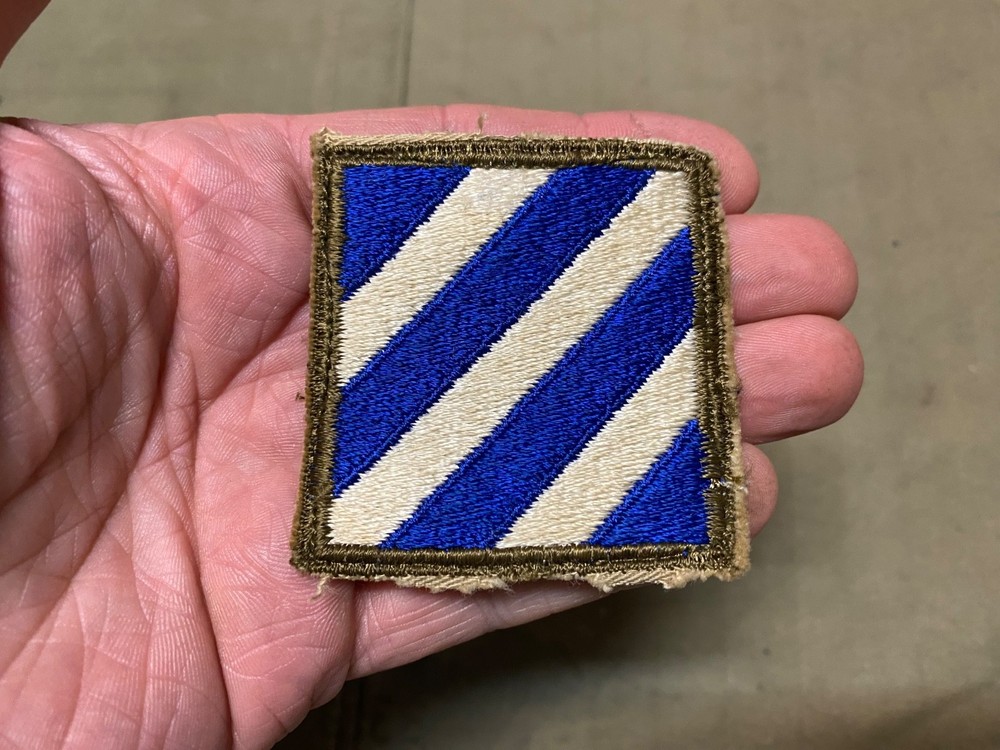 ORIGINAL WWII US 3RD INFANTRY DIVISION SLEEVE INSIGNIA PATCH- OD BORDER