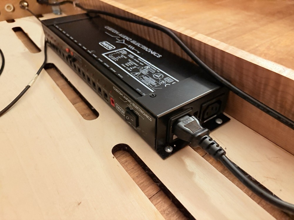Custom 16 power channel pedal board