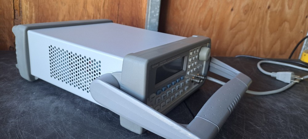 Agilent Keysight 33220A 20MHz Function Waveform Generator
