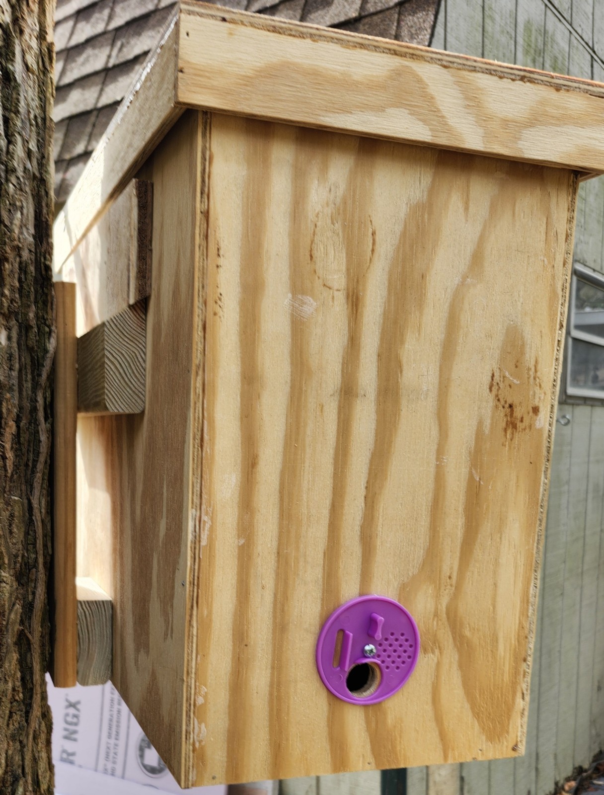 Honeybee Swarm Trap w/ Integrated Hanging Bracket = FREE BEES!!
