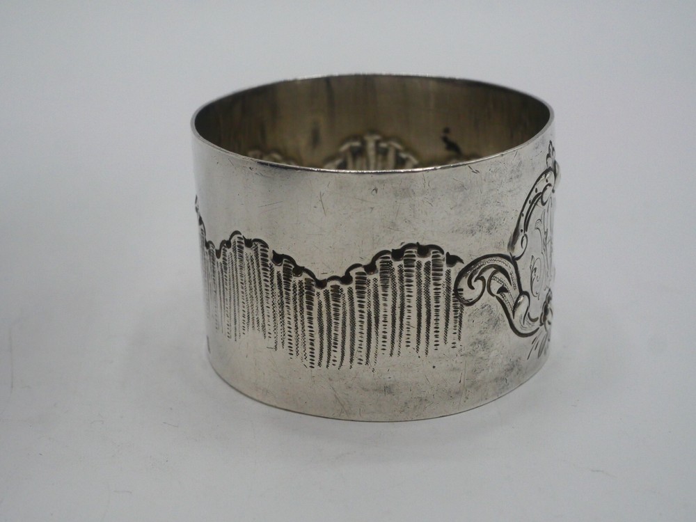 BEAUTIFUL SOLID SILVER TOWEL ROUND POINCON MINERVA SEED INITIALS A.M