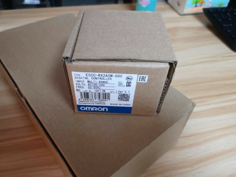 Original Digital Omron Temperature Controller E5CC-RX2ASM-880 In Box -New