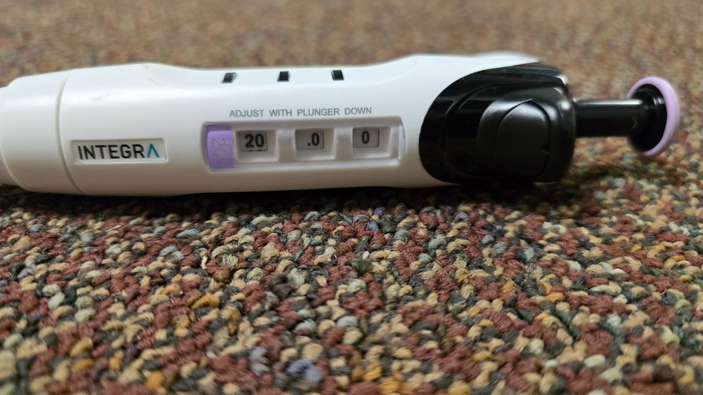 Integra Evolve Pipette, Single Channel, 20ul. Used, perfect condition