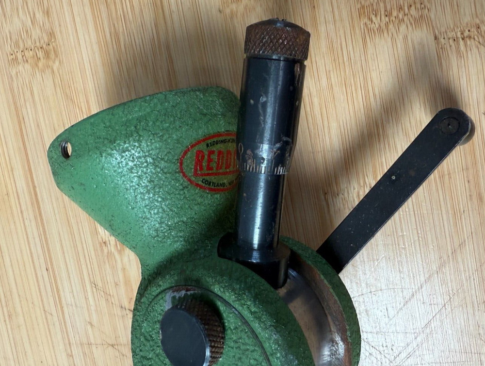 Redding Reloading Universal Powder Measure on Bracket w/2 Scoops & Funnel