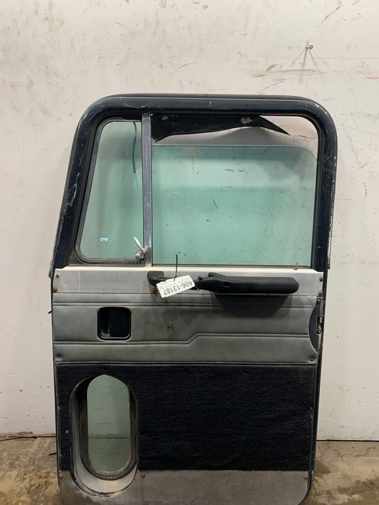 Peterbilt Door (606-13187)