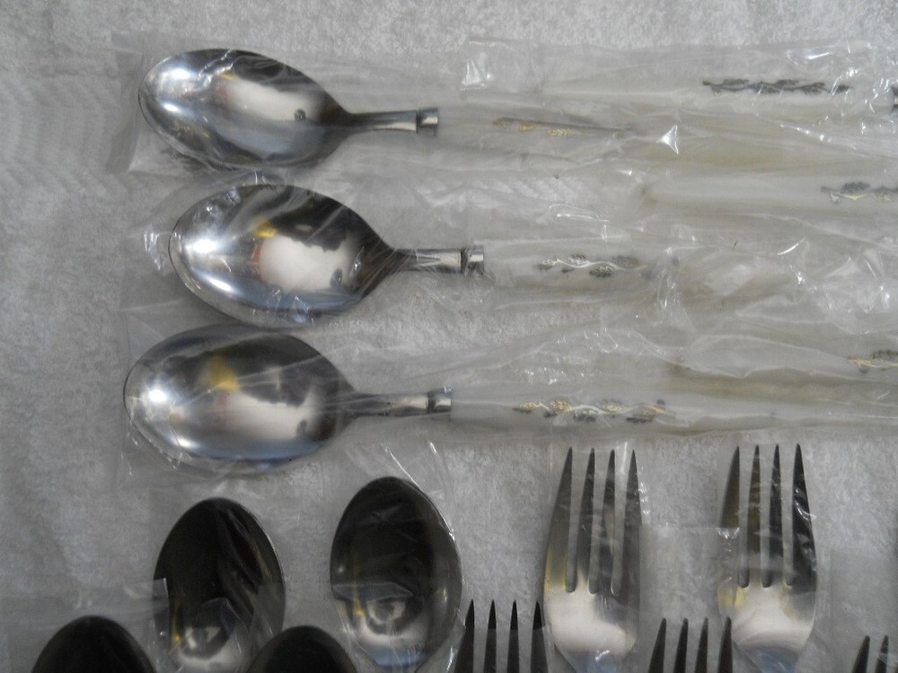 21 Pc Set Royal Crown Bakelite Flatware MCM Danish Modern White Silver Oak Leaf