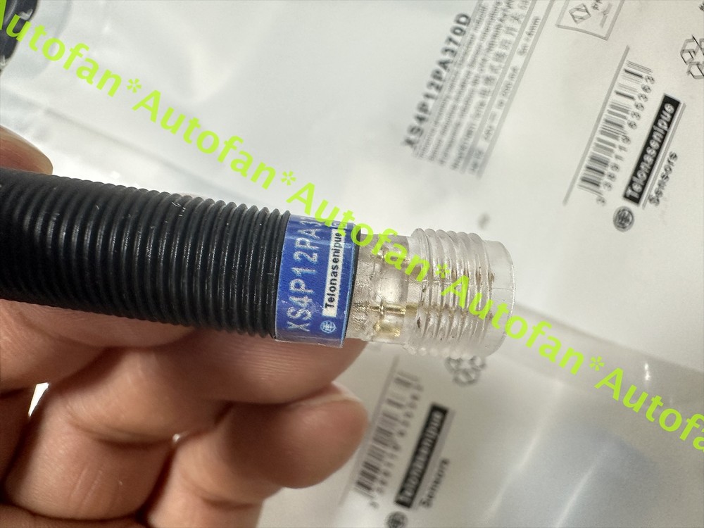 ONE NEW XS4P12PA370D sensor