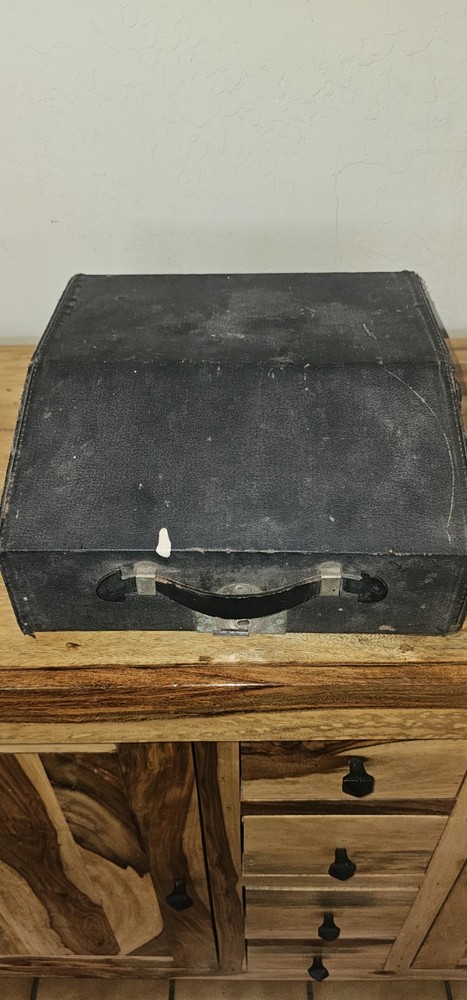 UNDERWOOD Portable Typewriter w/Case