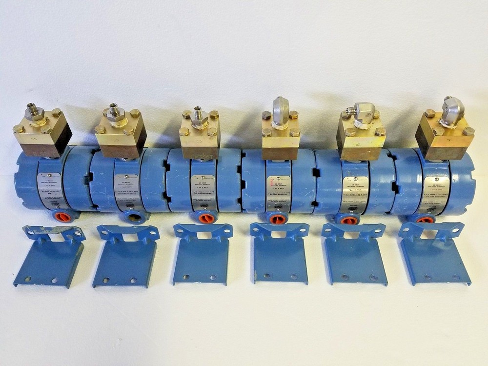 Rosemount 1144A0600A12 Pressure Transmitter w/ Mounting Bracket