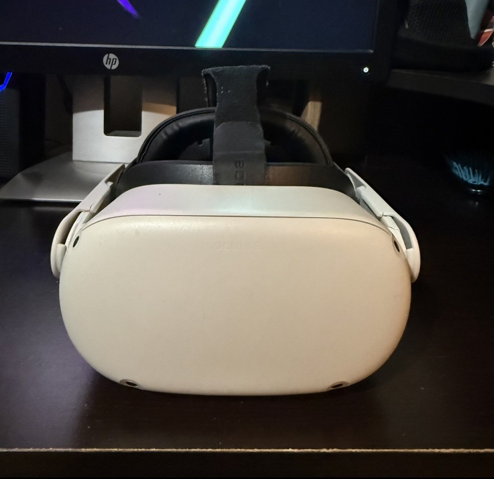 Oculus Quest 1 Virtual Reality Headset (No Controllers, with Head Strap) Used