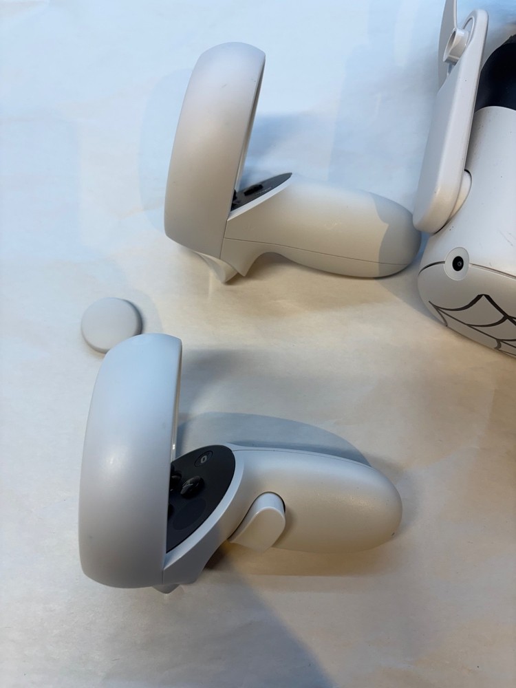 Meta Oculus Quest 2 128GB Virtual Reality Headset - White (READ)