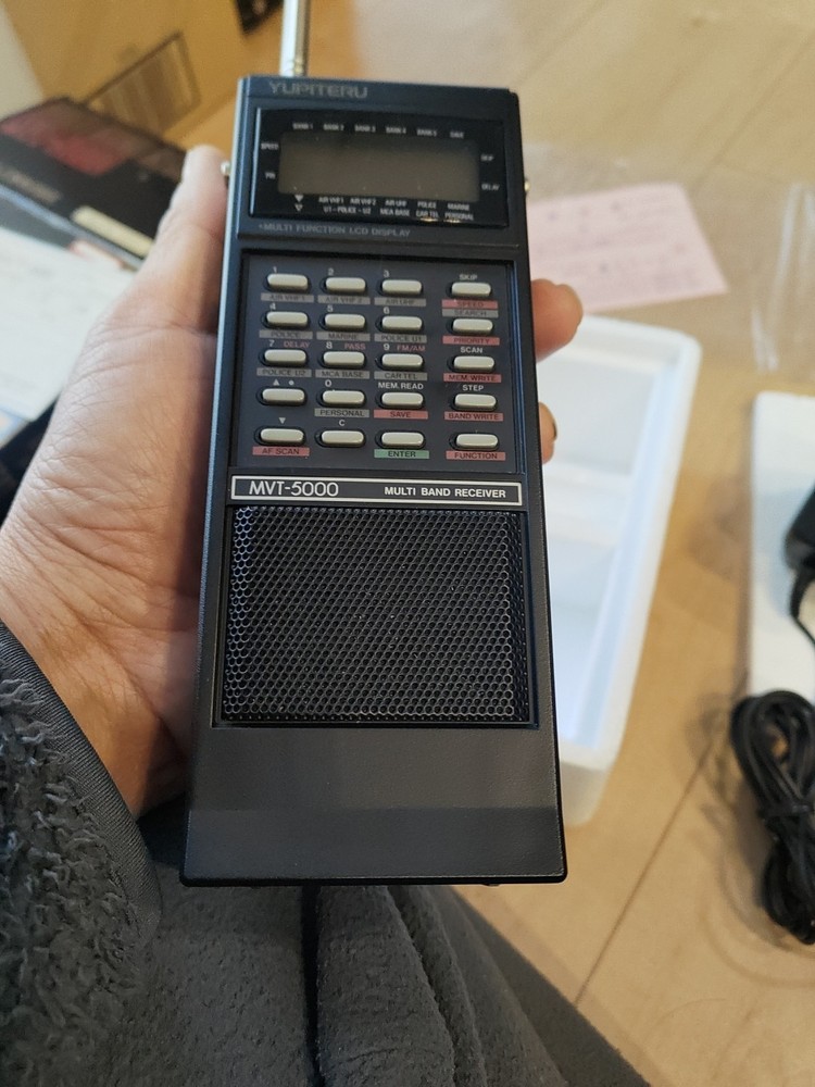 YUPITERU MVT-5000 airband multiband scanner