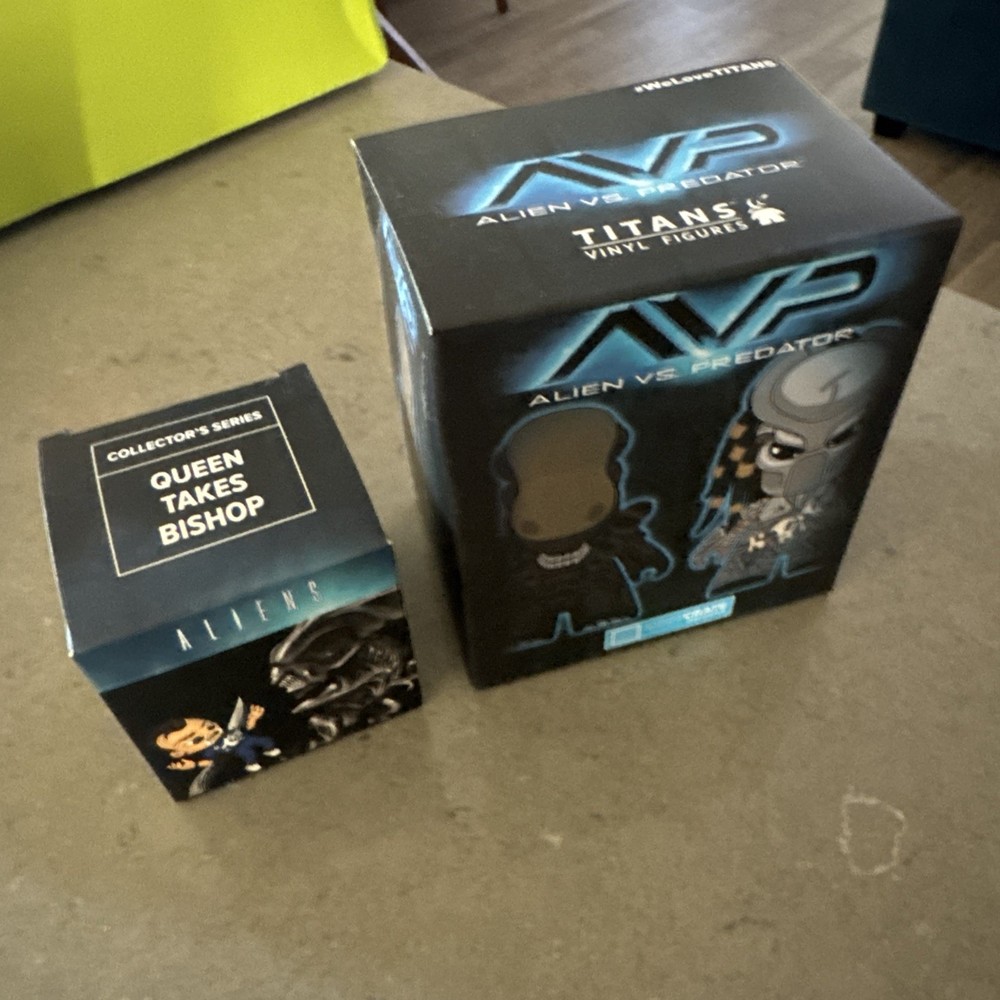 AVP Alien vs Predator Vinyl Figures
