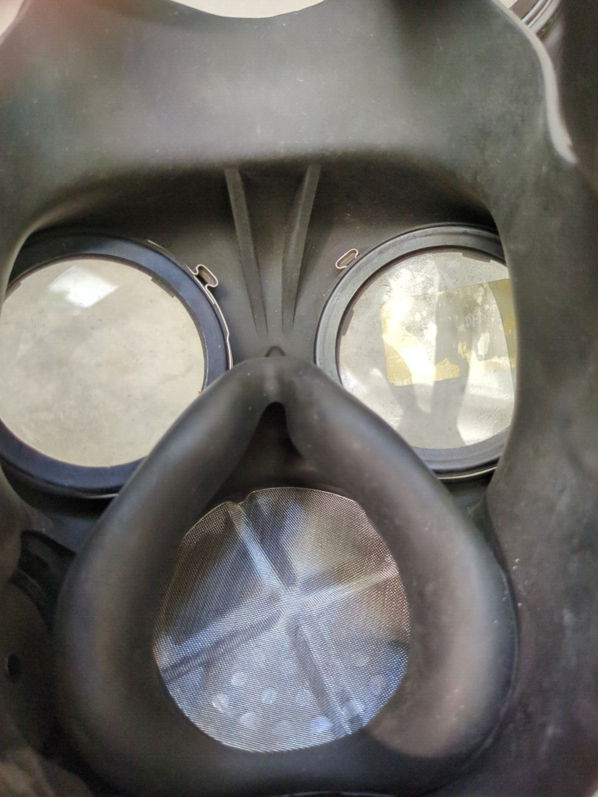 Canadian C3 60mm Gas Mask & New Finnish M61 Filter Triangle Nose Variant Medium