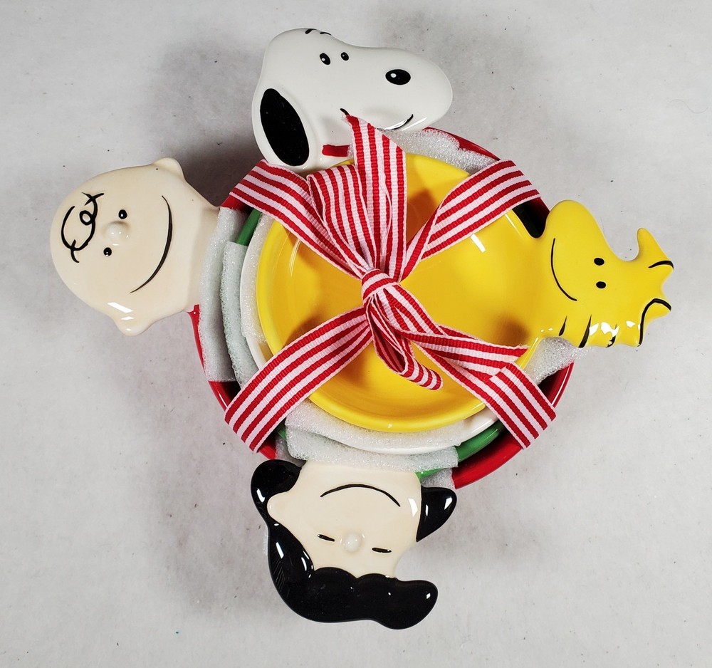 Hallmark Peanuts Ceramic Nesting Measuring Cup Set  2010 Snoopy Charlie Brown