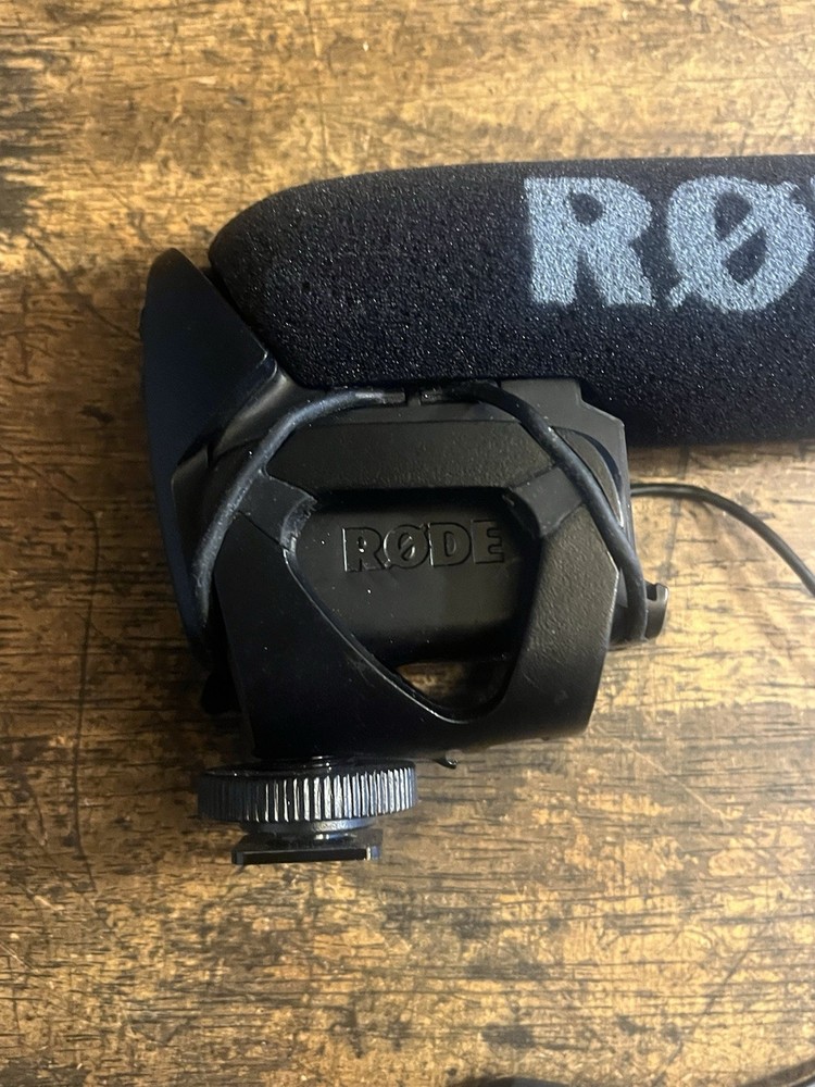 Rode VideoMic Pro. Rode Microphone. No Battery. Please Read