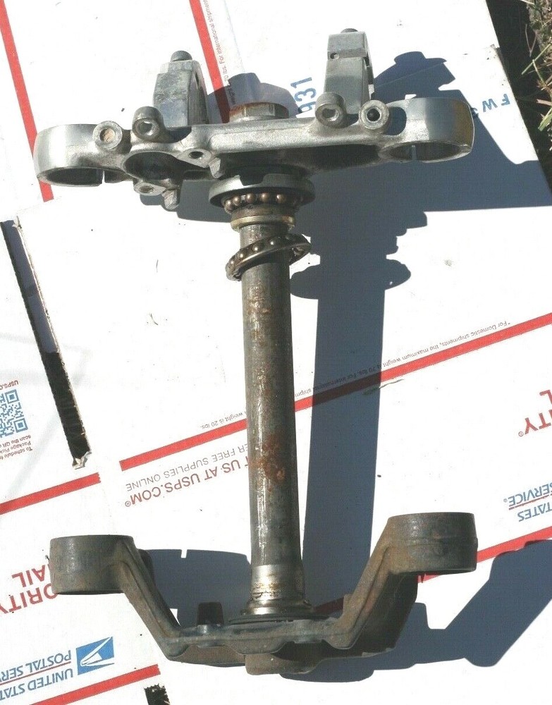 1986 HONDA VF700C OEM TRIPLE TREE