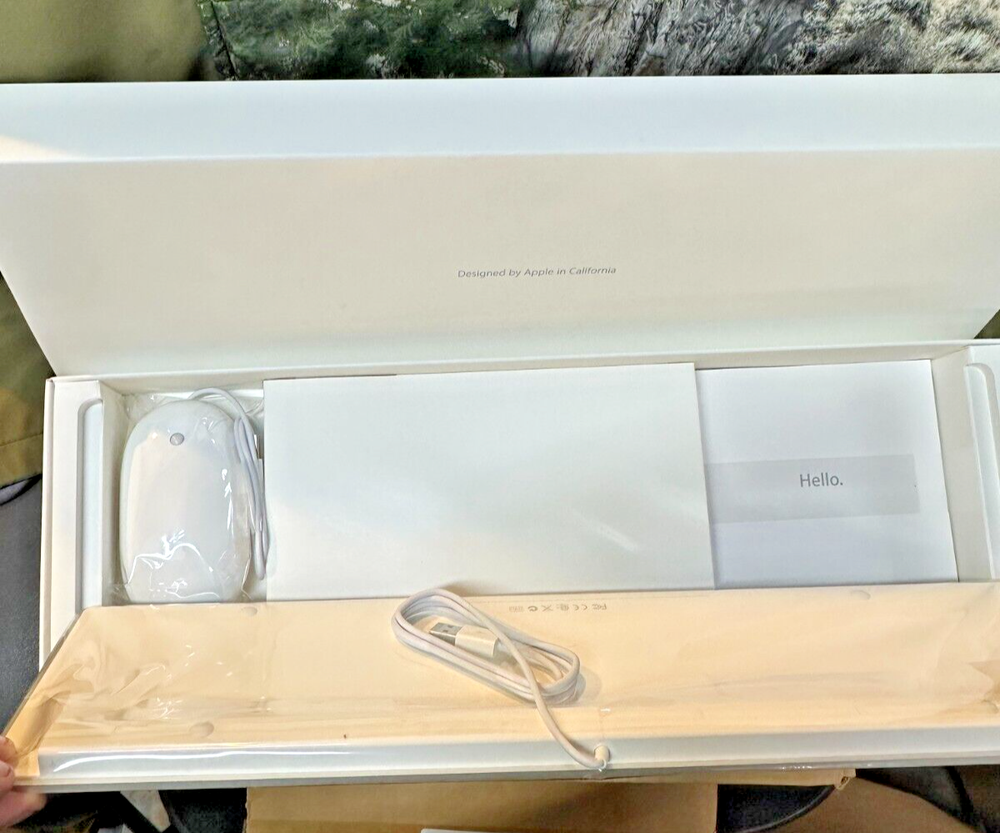 Apple A1243 Wired USB Keyboard & A1152 Mighty Mouse Box Set Sealed WHITE