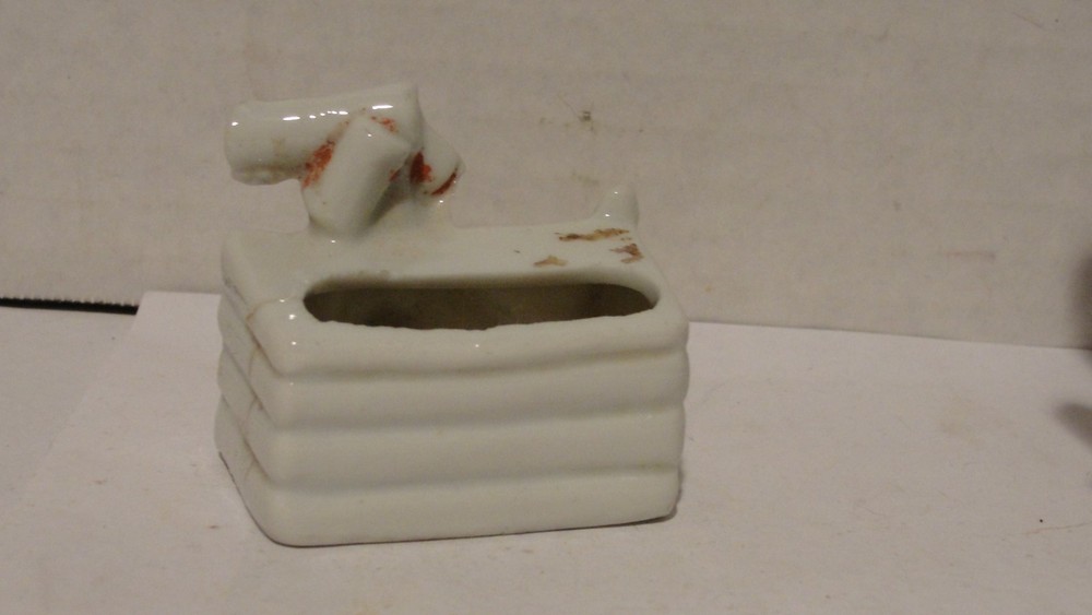 VINTAGE DOG TOOTHPICK / PLANTER