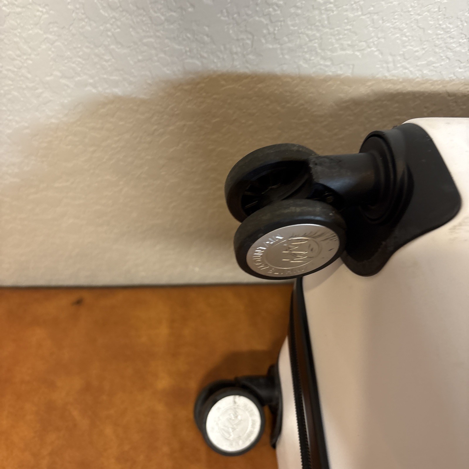 White Mountain Large Travel Luggage34x21x13. White Hard Case.