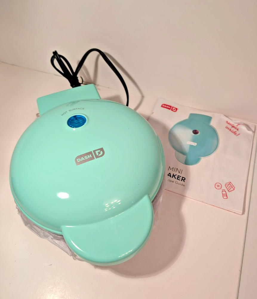 Dash Express Mini Donut Maker – Aqua – 7-Cavity Nonstick Doughnut Maker-NEW!