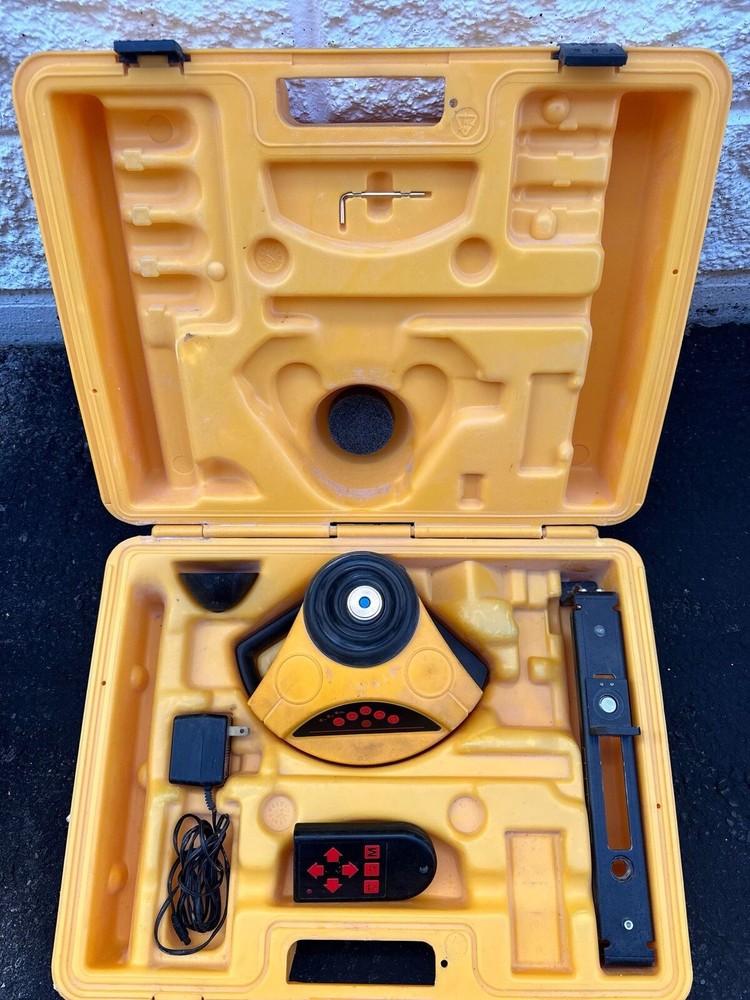 SPECTRA LASER LEVEL PRECISON WITH REMOTE & CASE