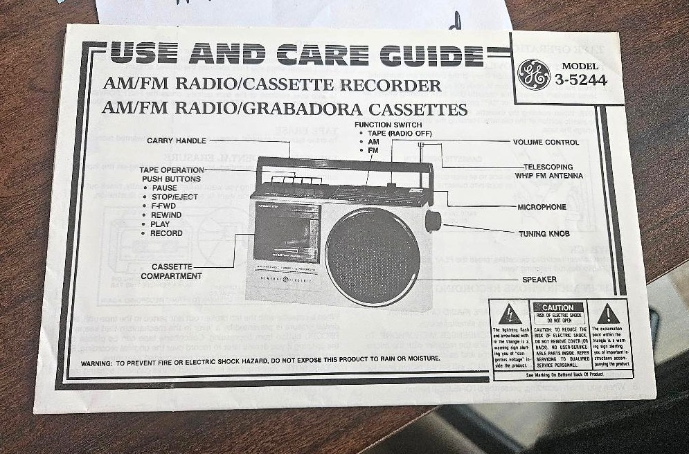 VINTAGE GE AM/FM RADIO/CASSETTE RECORDER MODEL 3-5244 WITH USERS MANUAL, WORKS
