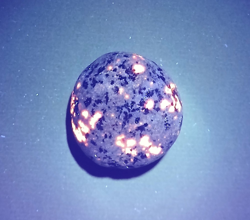 Yooperlite Fluorescent Sodalite -  A Bright 1.5 ounce Yooperlite