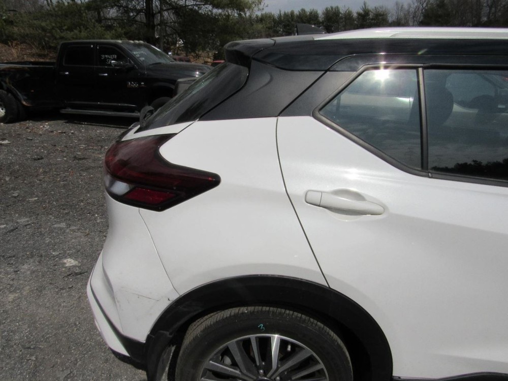 KICKS 2021 Glove Box 1031098