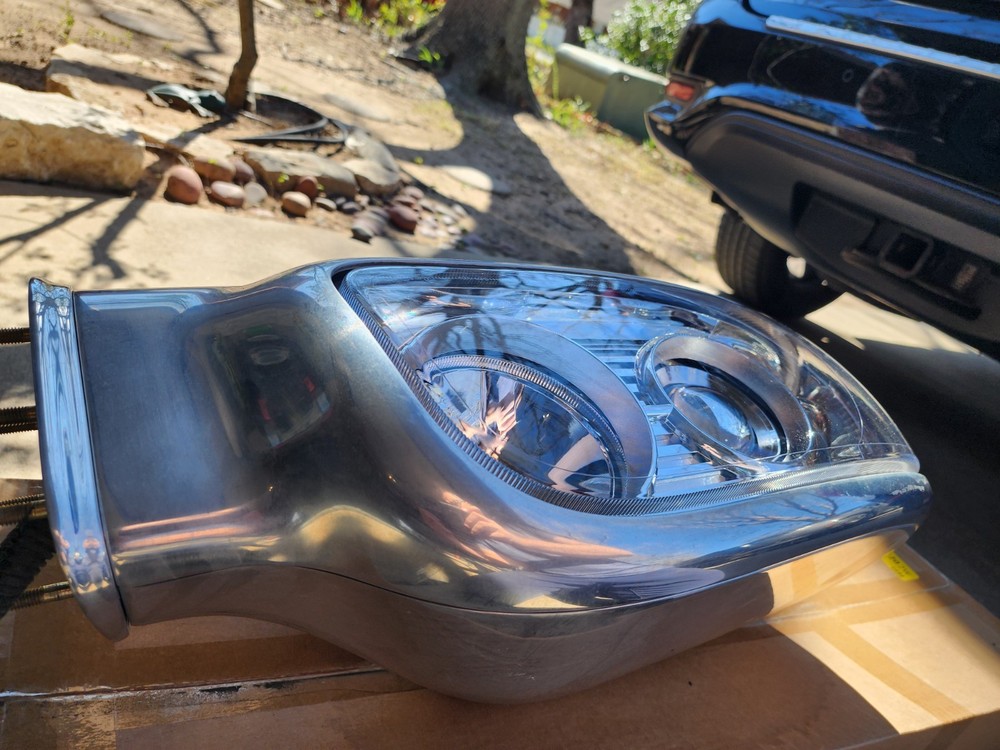 peterbilt 389 headlight assembly Right