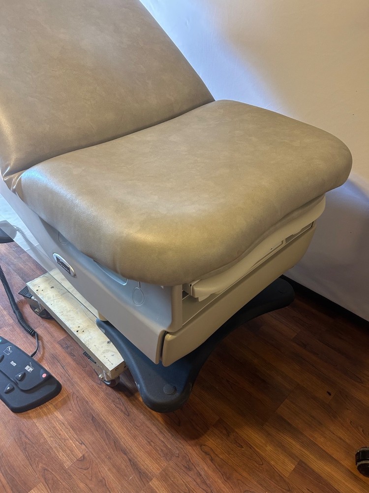 Midmark 625-001 Power Exam Table