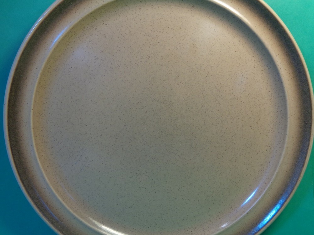Pecan Pattern 10 1/2" Dinner Plate, Anchor Hocking (Used/EUC)