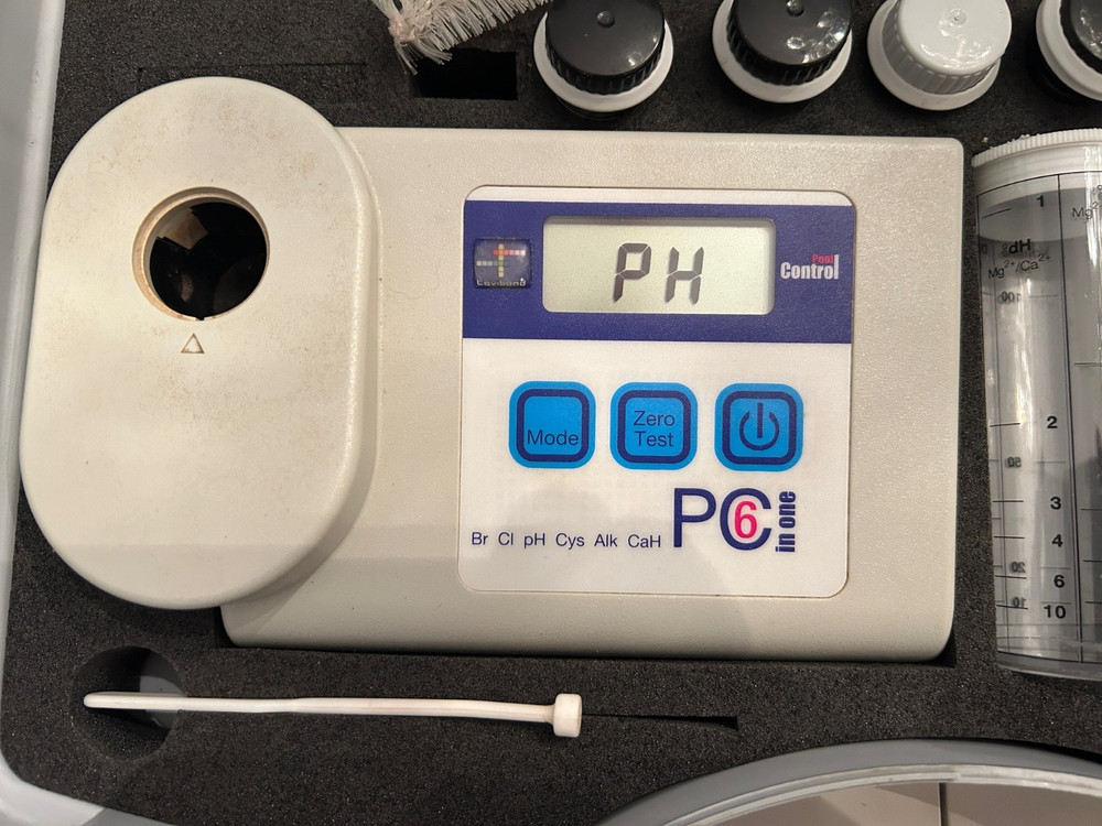 Lovibond Digital Photometer 6-1 for Pool Testing